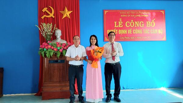 Đảng ủy xã Long Phụng trao Quyết định bổ nhiệm Phó Trưởng ban Xây dựng Đảng