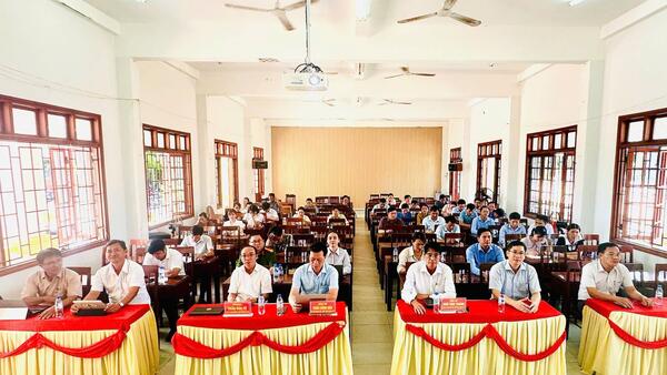 Long Phụng: Học tập, quán triệt các chỉ thị, nghị quyết chuyên đề