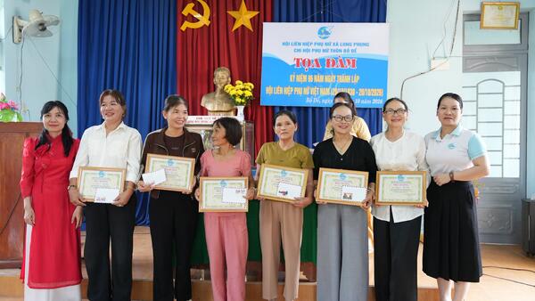 Long Phụng: Chi hội Phụ nữ thôn Bồ Đề tọa đàm kỷ niệm 96 năm Ngày thành lập Hội LHPN Việt Nam